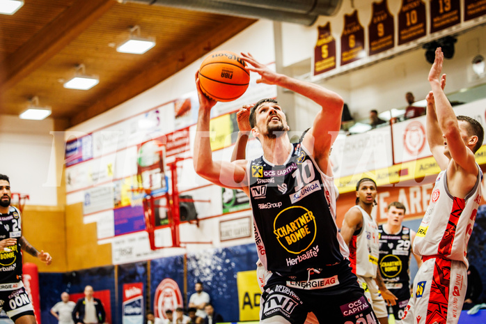 Basketball, win2day Basketball Superliga 2023/24, Grunddurchgang 17.Runde, Traiskirchen Lions, Gmunden Swans, Toni Blazan (10)b Basketball, win2day Basketball Superliga 2023/24, Grunddurchgang 17.Runde, Traiskirchen Lions, Gmunden Swans, Toni Blazan (10)b