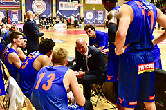 Basketball Superliga 2019/20, Grunddurchgang 8.Runde Flyers Wels vs. Kapfenberg, Mike Coffin (Head Coach), Zachary Braxton (13) 


