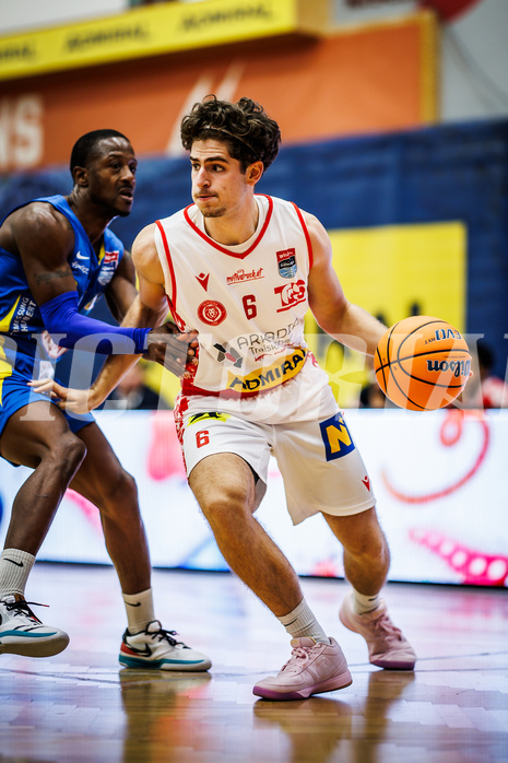 Basketball, Win2Day Superliga 2024/25, Grunddurchgang 4.Runde, Traiskirchen Lions, St. Pölten, Aleksej Kostic (6)