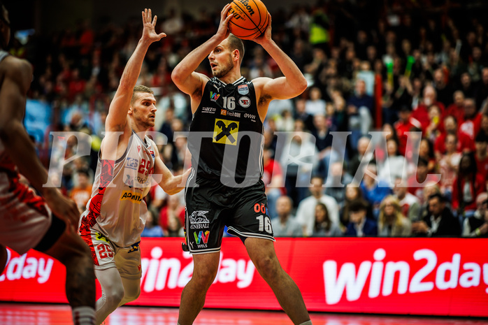 Basketball, Basketball Austria CUP 2023/24, Finale, Traiskirchen Lions, Flyers Wels, Edgars Lasenbergs (25), Renato Poljak (16)