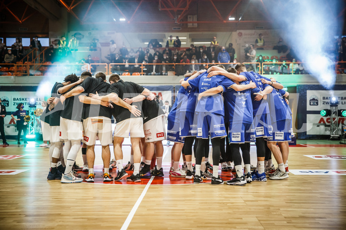 Basketball, Basketball Austria, Cup Final Four 2021/22 
Halbfinale 1, BBC Nord Dragonz, Oberwart Gunners, #featured team huddles