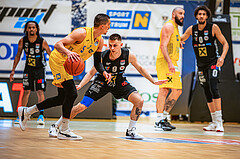 Basketball, Win2Day Superliga 2022/23, Viertelfinale Spiel 4, SKN St. Pölten Basketball, Raiffeisen Flyers Wels, Philip Jalalpoor (5), Danilo Tepic (9)