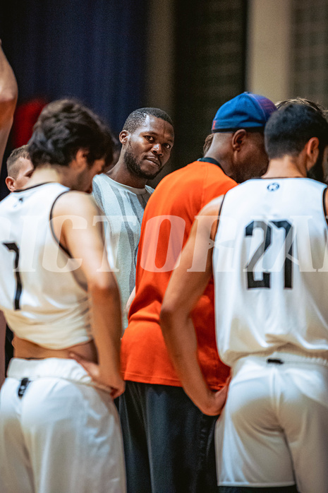 Basketball, Basketball Zweite Liga 2022/23, Grunddurchgang 6.Runde, Basket Flames, Union Deutsch Wagram Alligators, Canice Uchenna Nwaiwu (Ass. Coach)