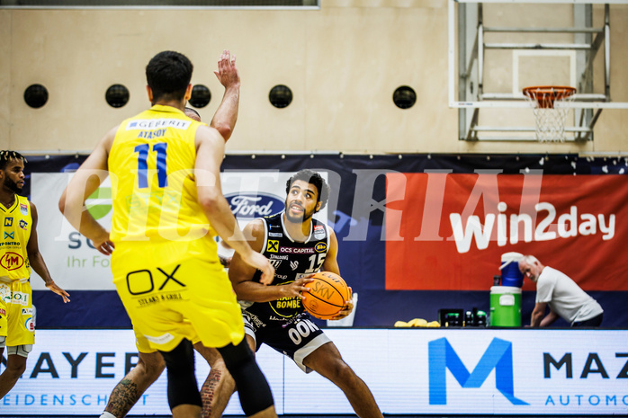 Basketball, Win2Day Superliga 2023/24, Grunddurchgang 4.Runde, SKN St. Pölten, Gmunden Swans, Patrick Emilien (15)