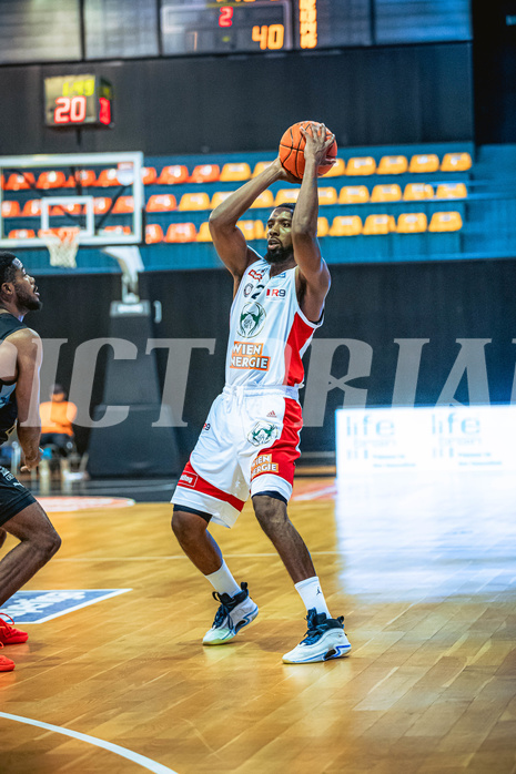 Basketball, Win2Day Superliga 2022/23, Grunddurchgang 5.Runde, BC GGMT Vienna, Raiffeisen Flyers Wels, Carlos Novas Mateo (2)