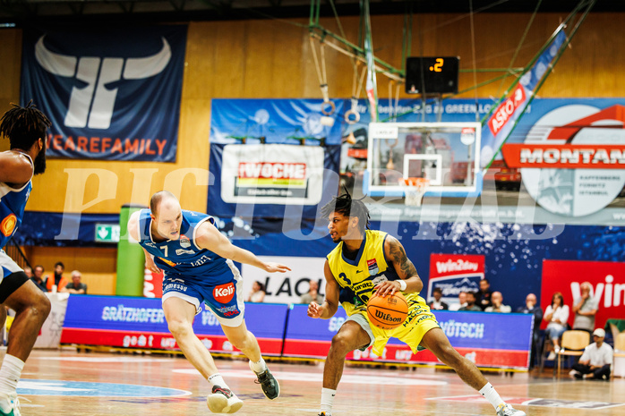 Basketball, win2day Basketball Superliga 2023/24, Finale Spiel 3, UBSC Graz, Oberwart Gunners, Zachery Deshon Cooks (3)