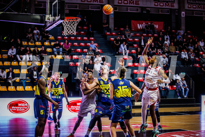 Basketball, Win2Day Superliga 2024/25, Grunddurchgang 2.Runde, BC Vienna, UBSC Graz, Nicholas Lynch (8), Ralph Bissainthe (1)
