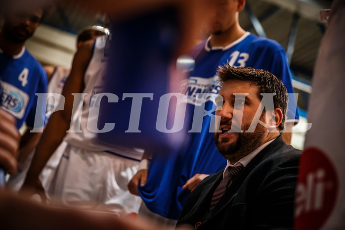 Basketball, bet-at-home Basketball Superliga 2021/22, Grunddurchgang Runde 8, Oberwart Gunners, Gmunden Swans, Horst Leitner (Coach) Basketball, bet-at-home Basketball Superliga 2021/22, Grunddurchgang Runde 8, Oberwart Gunners, Gmunden Swans, Horst Leitner (Coach)