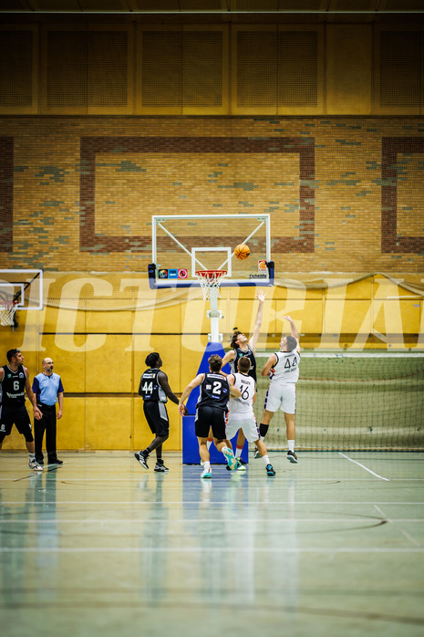 Basketball, Basketball Zweite Liga 2023/24, Grunddurchgang 2.Runde, Vienna United, Raiders Tirol, Thomas Pirchner (10), Alejandro Barbera Zapero (44)