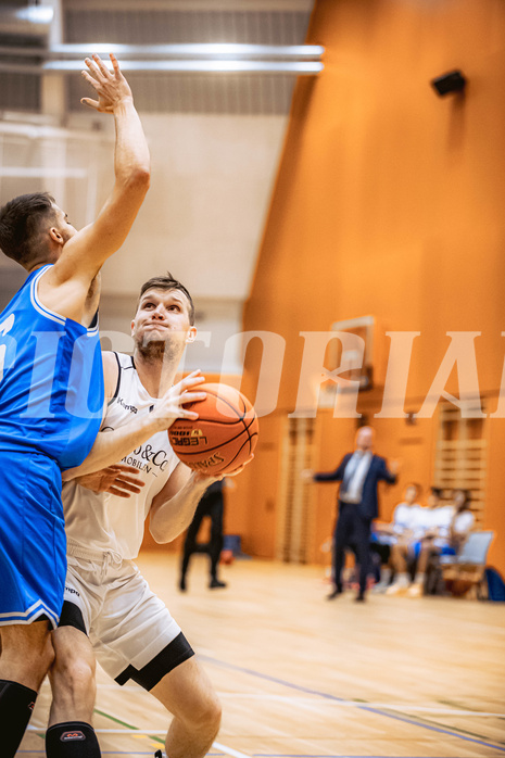 Basketball, Basketball Zweite Liga 2022/23, Grunddurchgang 11.Runde, Basket Flames, Pirlo Kufstein Towers, Jernej Andolsek Heine (1)