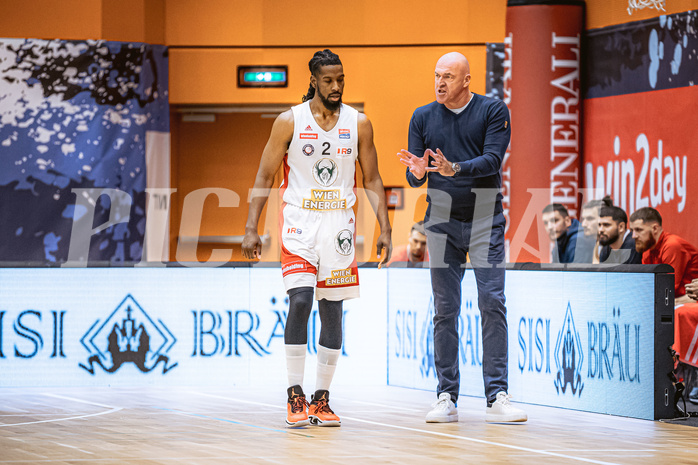 Basketball, Win2Day Superliga 2022/23, Grunddurchgang 6.Runde, Vienna D.C. Timberwolves, BC GGMT Vienna, Carlos Novas Mateo (2), Aramis Naglic (Head Coach)