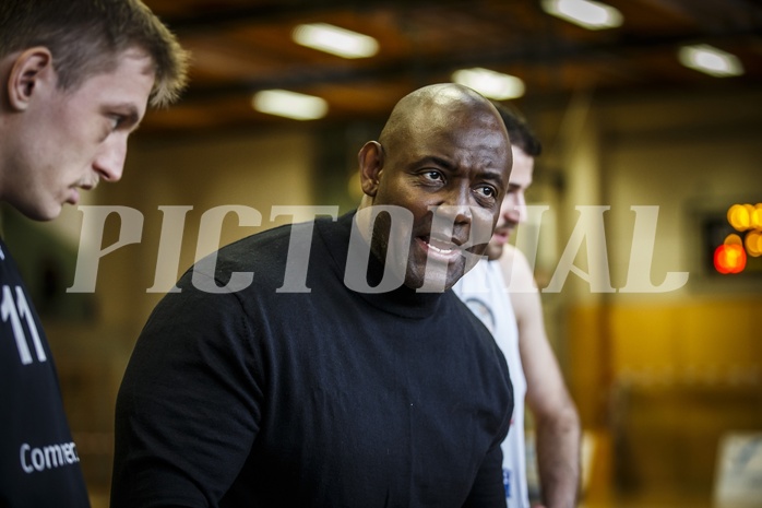 Basketball, 2.Bundesliga, Playoff SF Spiel 3, Mattersburg Rocks, Dragons St. Pölten, James WILLIAMS (Headcoach)