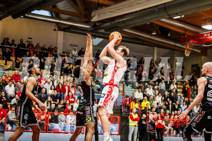 Basketball, win2day Basketball Superliga 2024/25, 8. Platzierungsrunde, Traiskirchen Lions, Flyers Wels, Ryan Moffat (4)