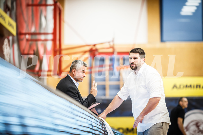 Basketball, bet-at-home Basketball Superliga 2021/22, Grunddurchgang 1.Runde, Traiskirchen Lions, Oberwart Gunners, Horst Leitner (Coach), Balazs Tako (Ass. Coach)