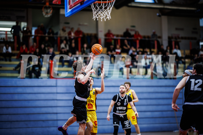 Basketball, Basketball Zweite Liga 2024/25, Grunddurchgang 19.Runde, Traiskirchen Lions NexGen, Wörthersee Piraten, Lukas Simoner (3)