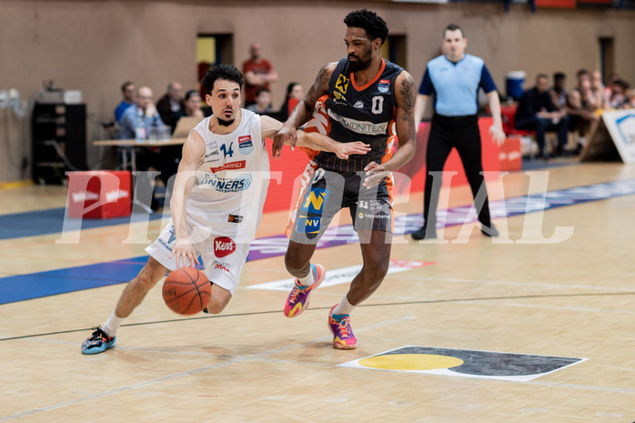 Basketball, Basketball Superliga 2022/23, Viertelfinale Spiel 1, Oberwart Gunners, Klosterneuburg Dukes, Derek Hanes (14), Kevin Bracy-Davis (0)