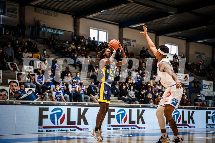Basketball, bet-at-home Basketball Superliga 2021/22, Platzierungsrunde Spiel 8, Oberwart Gunners, UBSC Graz, Lesly Varner (11)