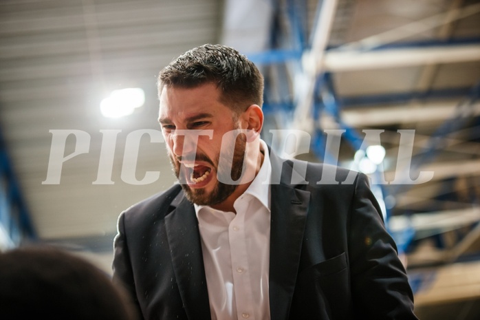 Basketball, Admiral Basketball Superliga 2019/20, Grunddurchgang 6.Runde, Oberwart Gunners, St. Pölten, Horst Leitner (Coach) Basketball, Admiral Basketball Superliga 2019/20, Grunddurchgang 6.Runde, Oberwart Gunners, St. Pölten, Horst Leitner (Coach)