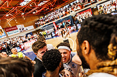 Basketball, win2day Basketball Superliga 2024/25, Playoffs Halbfinale 4. Spiel
, BBC Nord Dragonz, Gmunden Swans, Jubel Finaleinzug