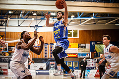 Basketball, bet-at-home Basketball Superliga 2021/22, Grunddurchgang Runde 8, Oberwart Gunners, Gmunden Swans, Daniel Friedrich (6)