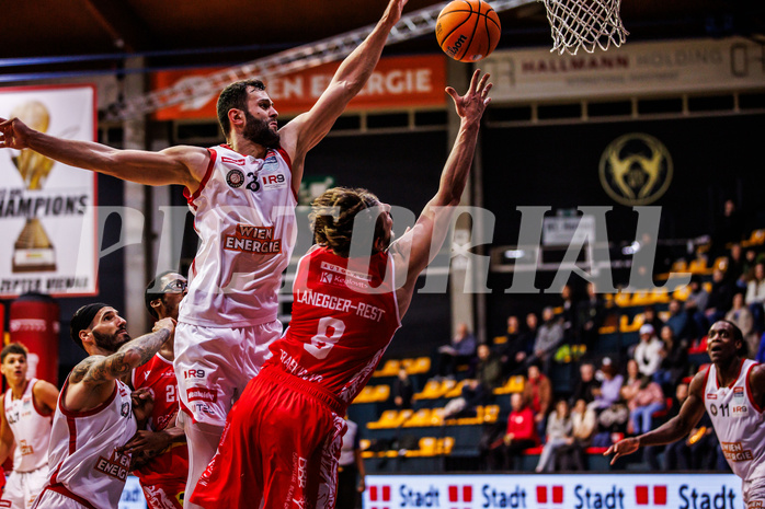 Basketball, Win2Day Superliga 2024/25, Grunddurchgang 13.Runde, BC Vienna, Traiskirchen Lions, Ivan Gavrilovic (23), Moritz Lanegger-Rest (8)