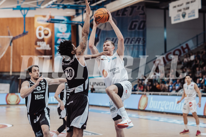 Basketball, Basketball Superliga 2023/24 , Qualifikationsrunde 10, Oberwart Gunners, Kapfenberg Bulls, Urald King (20), Edi Patekar (9)