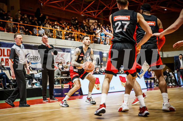 Basketball, Basketball Austria, Cup Final Four 2021/22 
Herren Cupfinale, BC GGMT Vienna, Oberwart Gunners, Ivan Siriscevic (17)