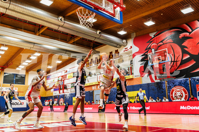 Basketball, win2day Basketball Superliga 2023/24, Grunddurchgang 17.Runde, Traiskirchen Lions, Gmunden Swans, Edgars Lasenbergs (25)
