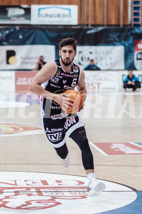 Basketball, Basketball Superliga 2023/24, Grunddurchgang 19.Runde, Oberwart Gunners, Gmunden Swans, Daniel Friedrich (6)