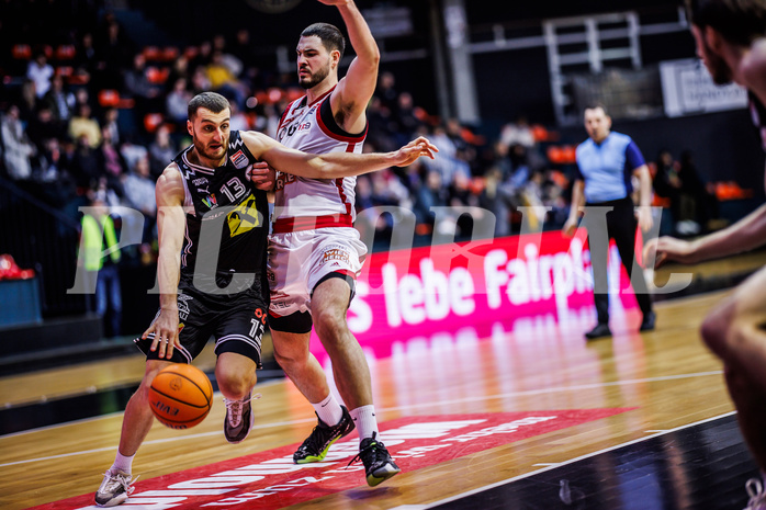 Basketball, Win2Day Superliga 2024/25, Grunddurchgang 17.Runde, BC Vienna, Flyers Wels, Radii Caisin (13), Marko Goranovic (15)
