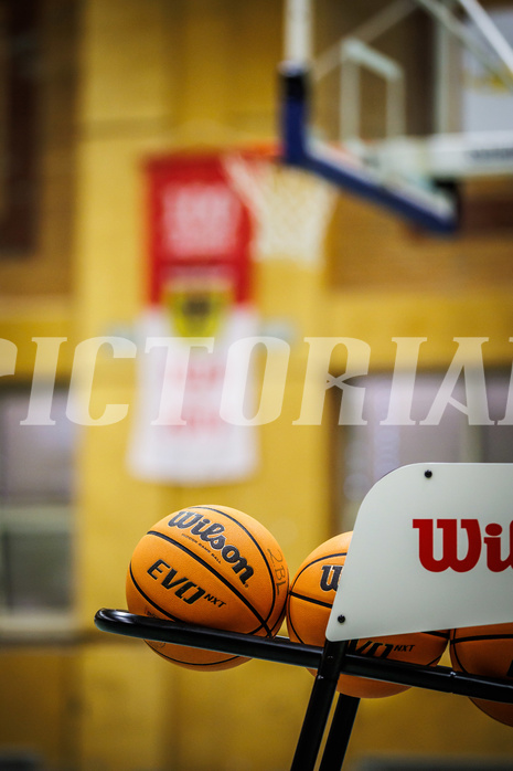 Basketball, Basketball Zweite Liga 2023/24, Grunddurchgang 2.Runde, Vienna United, Raiders Tirol, feature, ball