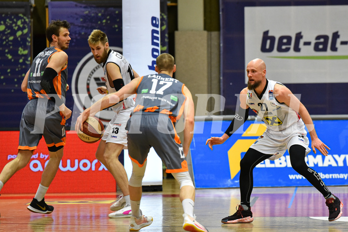 Basketball Superliga 2020/21, Grunddurchgang 18. Runde Flyers Wels vs. Klosterneuburg Dukes, Alex Laurent (17), Christian Von Fintel (27),