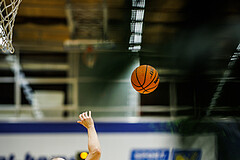 Basketball, Win2Day Basketball Damen Superliga 2023/24, Playoff, Finale Spiel 3, SKN St. Pölten, UBI Graz, Simone Schwarzinger (7), Anna Kolyandrova (2)