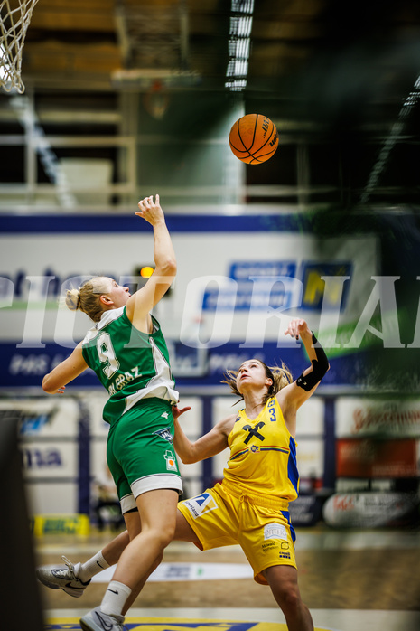 Basketball, Win2Day Basketball Damen Superliga 2023/24, Playoff, Finale Spiel 3, SKN St. Pölten, UBI Graz, Simone Schwarzinger (7), Anna Kolyandrova (2)