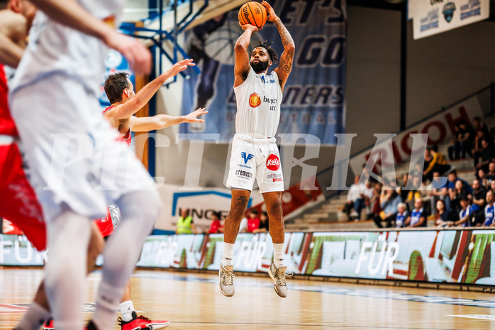 Basketball, win2day Basketball Superliga 2023/24, Grunddurchgang Runde 15, Oberwart Gunners, Traiskirchen Lions, Kris Monroe (13)