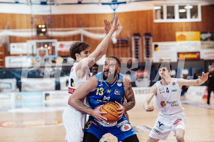 Basketball, Basketball Superliga 2023/24, Grunddurchgang 17.Runde, Oberwart Gunners, SKN St. Poelten, Florian Koeppel (8), Nebojsa Dukic (13), Jonathan Wess (4)