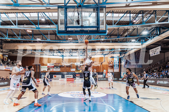 Basketball, Basketball Superliga 2023/24 , VF 2, Oberwart Gunners, Gmunden Swans, Daniel Koeppel (14), Trey Moses (24), Daniel Friedrich (6), Derrek Brooks (11), Patrick Emilien (15)
