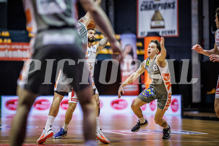 Basketball, Win2Day Superliga 2023/24, Grunddurchgang 18.Runde, BC Vienna, Klosterneuburg Dukes, Ivan Siriscevic (17), Lukas Reichle (13)