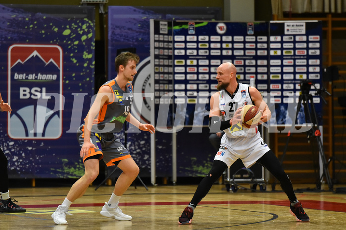 Basketball Superliga 2020/21, Grunddurchgang 18. Runde Flyers Wels vs. Klosterneuburg Dukes, Jurica Blazevic (19), Christian Von Fintel (27), Basketball Superliga 2020/21, Grunddurchgang 18. Runde Flyers Wels vs. Klosterneuburg Dukes, Jurica Blazevic (19), Christian Von Fintel (27),