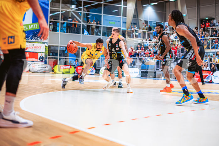 Basketball, Win2Day Superliga 2022/23, Viertelfinale Spiel 4, SKN St. Pölten Basketball, Raiffeisen Flyers Wels, Michael Holton Jr. (14)
