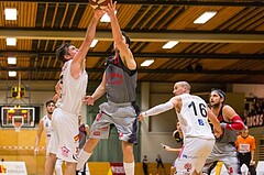 Basketball, 2.Bundesliga, Grunddurchgang 10.Runde, Mattersburg Rocks, Villach Raiders, Wolfgang TRAEGER (8), Erik Rhinehart (11)