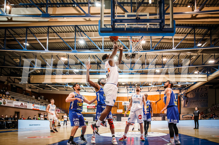 Basketball, bet-at-home Basketball Superliga 2021/22, Grunddurchgang Runde 8, Oberwart Gunners, Gmunden Swans, Emondre Rickman (14) Basketball, bet-at-home Basketball Superliga 2021/22, Grunddurchgang Runde 8, Oberwart Gunners, Gmunden Swans, Emondre Rickman (14)