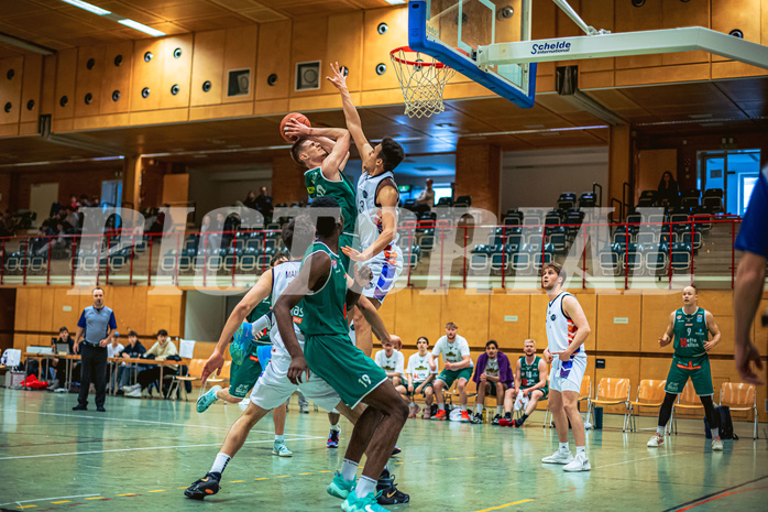 Basketball, Basketball Zweite Liga 2022/23, Playdown Spiel 5, Vienna United, Future Team Steiermark, Daniel Grgic (10), Noah Oguamalam (23)