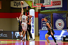 Basketball Superliga 2020/21, Grunddurchgang 11.Runde Flyers Wels vs. Kapfenberg Bulls, Lukas Reichle (17), Gavrilo Tepic (5),Dejan Cigoja (10), Christian Von Fintel (27),

