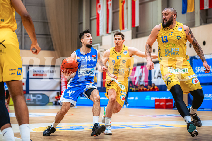 Basketball, Win2Day Superliga 2022/23, 2. Platzierungsrunde, SKN St. Pölten, Oberwart Gunners, Derek Hanes (14), Roman Jagsch (9)