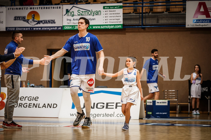 Basketball, bet-at-home Basketball Superliga 2021/22, Platzierungsrunde Spiel 1, Oberwart Gunners, Gmunden Swans, Tyler Creammer (10)