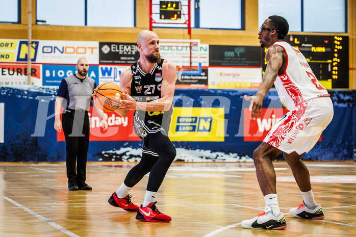 Basketball, win2day Basketball Superliga 2024/25, 8. Platzierungsrunde, Traiskirchen Lions, Flyers Wels, Christian Von Fintel (27) Basketball, win2day Basketball Superliga 2024/25, 8. Platzierungsrunde, Traiskirchen Lions, Flyers Wels, Christian Von Fintel (27)