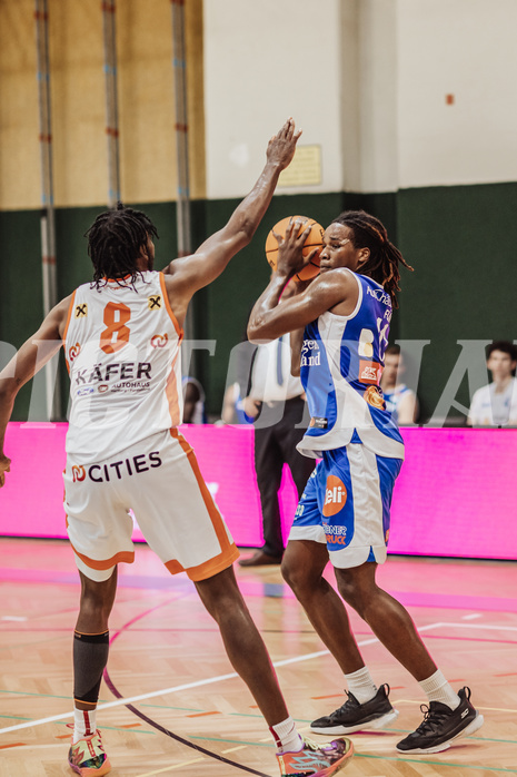 Basketball, Basketball Superliga 2023/24, Grundduchgang 2.Runde, Fürstenfeld Panthers, Oberwart Gunners, Dylan Causwell (8), James Graham (11)