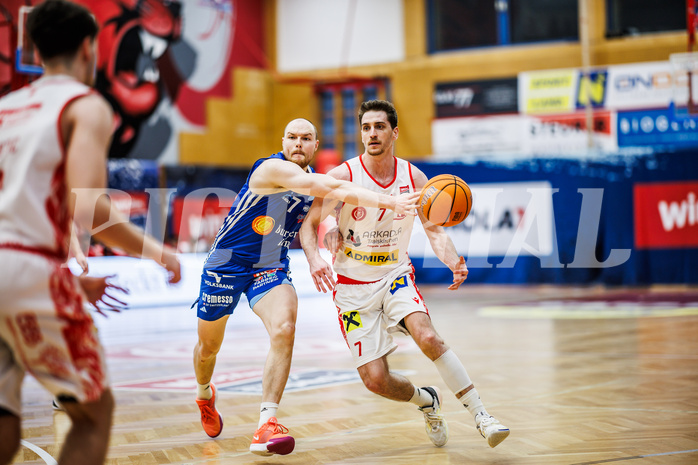 Basketball, Win2Day Superliga 2024/25, Playoffs, Halbfinale Spiel 2, Traiskirchen Lions, Oberwart Gunners, Sebastian Käferle (7), Benedikt Güttl (7)