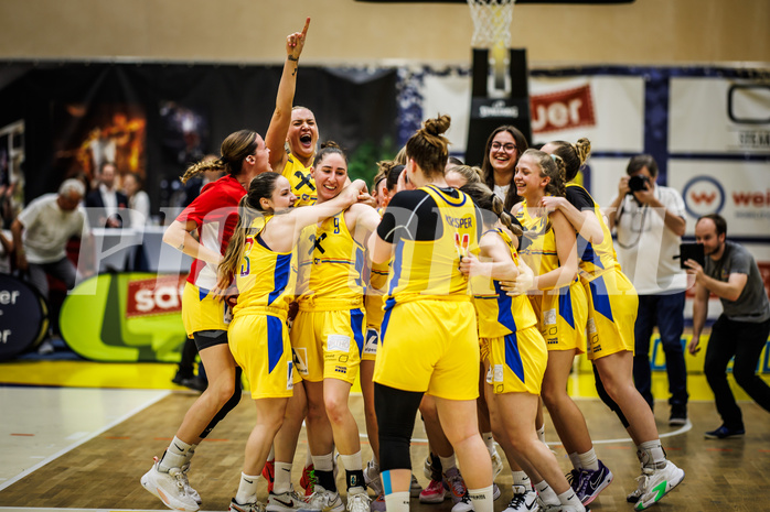 Basketball, Win2Day Basketball Damen Superliga 2023/24, Playoff, Finale Spiel 3, SKN St. Pölten, UBI Graz, SKN St. Pölten, feiern